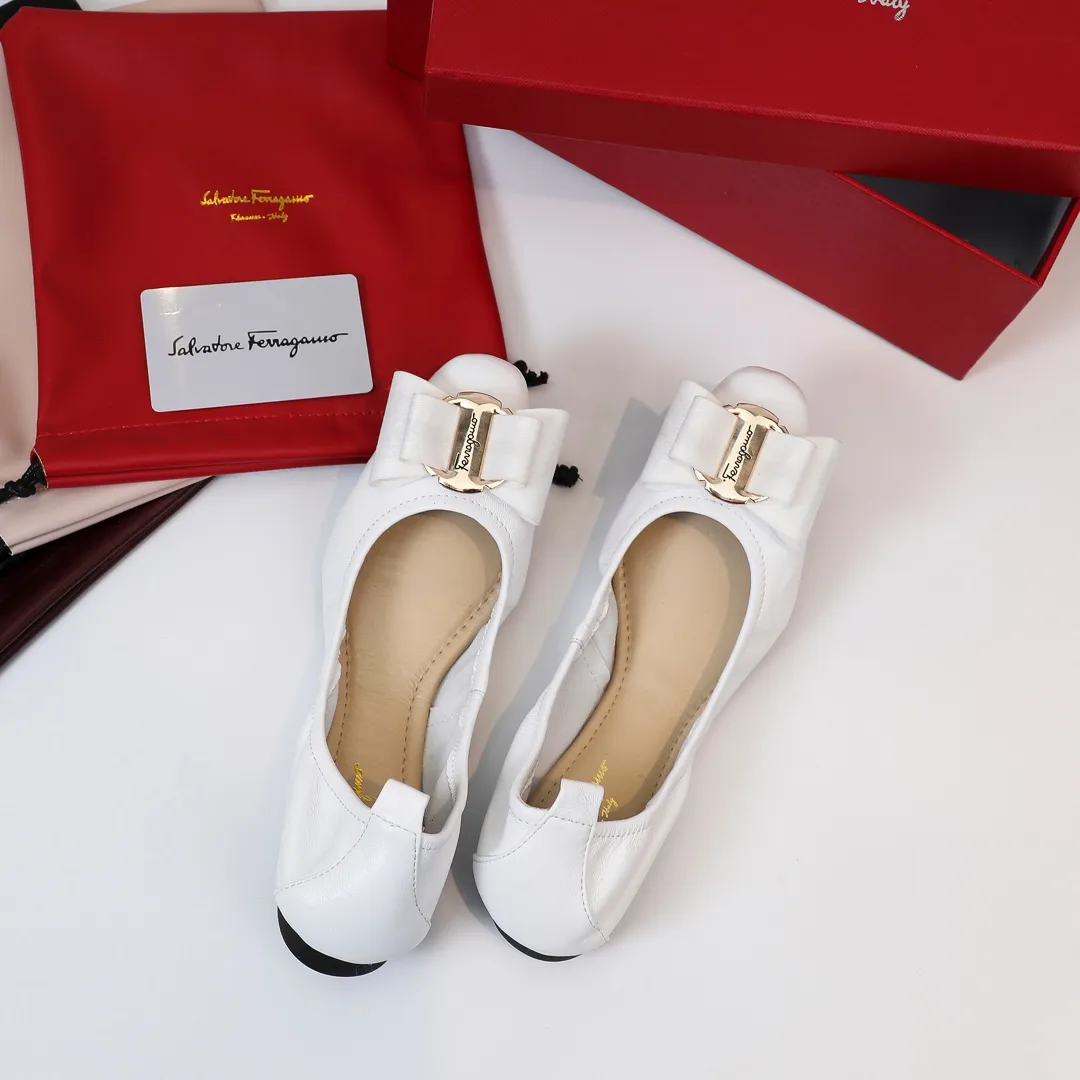 👟👟Ex-factory price 360👟👟 Early spring new style Salvatore Ferragamo hot style small square toe egg roll shoes [wit] 5mm high elastic latex, so soft you want to cry❗️The toe is equipped with Ferragamo's signature hardware butterfly🦋 buckle. Newly opened mold and upgraded outsole, 1cm heel is comfortable and not tiring. Upper: mixed sheepskin Inner pads: light goatskin (non-fading) Color: black, white, gun, red, burgundy, blue, pink Code number: 34-41
